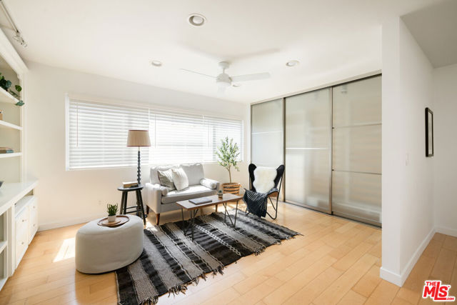 2408 34th Street, Santa Monica CA: https://media.crmls.org/mediaz/85c124bf-2322-43d5-8eeb-3b5d5447b438.jpg