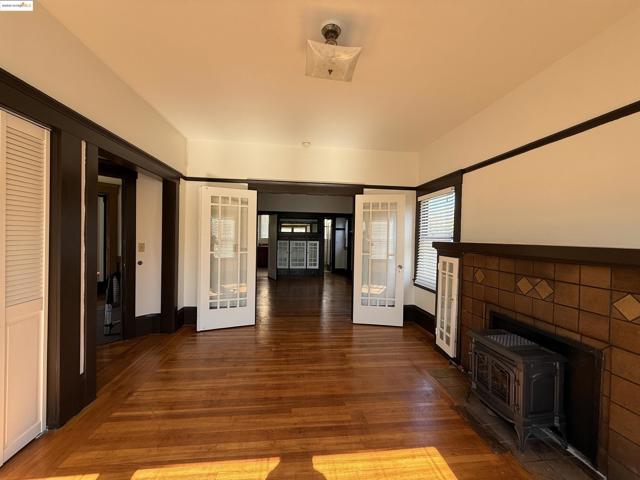 3999 Clarke, Oakland CA: https://media.crmls.org/mediaz/85c192f5-dcc9-4335-b104-b4ebb7b7deb5.jpg