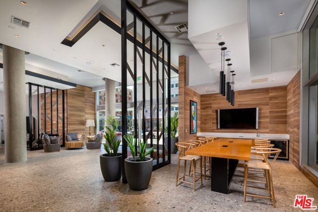 750 S Oxford Avenue, Los Angeles CA: https://media.crmls.org/mediaz/85c1a858-9066-4e26-b773-aa7dd8a8fed9.jpg