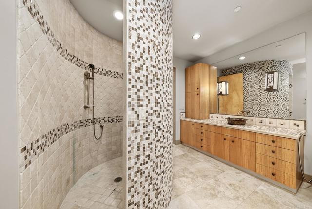 Image 47 of 75 For 14949 Presilla Dr