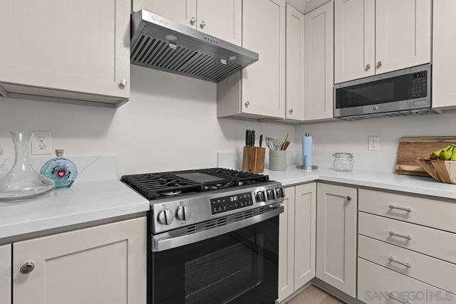 311 B Ave, Coronado CA: https://media.crmls.org/mediaz/85c289a4-f76c-46ed-b8f4-7665e827b41b.jpg