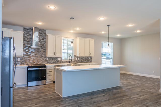 2003 Bayview Heights Dr, San Diego CA: https://media.crmls.org/mediaz/85c3a05d-ebbd-4ff8-b076-70ed23df9749.jpg