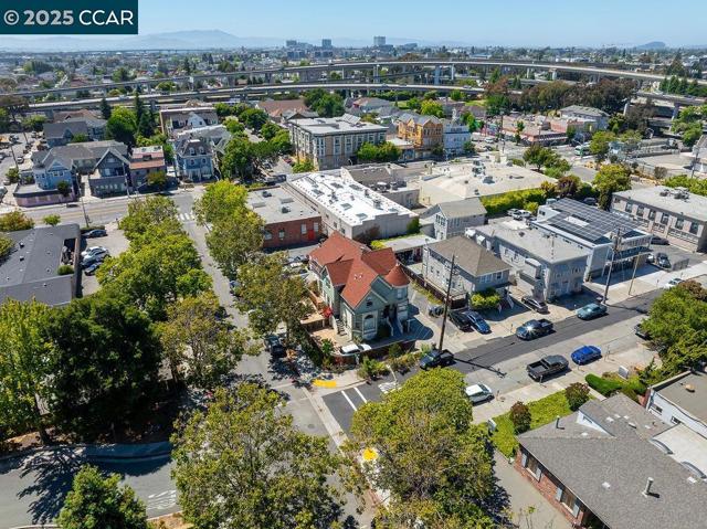3229 Elm, Oakland CA: https://media.crmls.org/mediaz/85c3e6d1-dbba-4d61-93bf-1d7983a97bbe.jpg