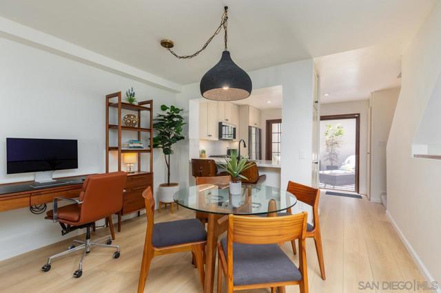 8666 Villa La Jolla Dr, La Jolla CA: https://media.crmls.org/mediaz/85c4d2eb-47b7-4e20-ae82-496974e6d322.jpg