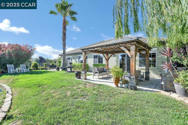 2560 Risebridge Ct, Brentwood CA: https://media.crmls.org/mediaz/85c4e7dc-fb6f-435a-8251-b41be7f9c750.jpg
