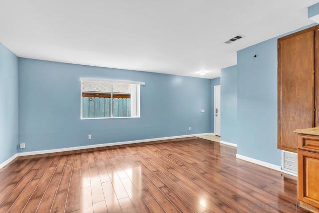 935 Ramona Ave, Spring Valley CA: https://media.crmls.org/mediaz/85c6c06c-f6e9-4bbf-b585-3235a0200ef1.jpg