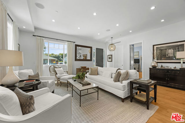 4943 Stern Avenue, Sherman Oaks CA: https://media.crmls.org/mediaz/85c76cfd-7e46-4068-88a9-9852d3e01e46.jpg