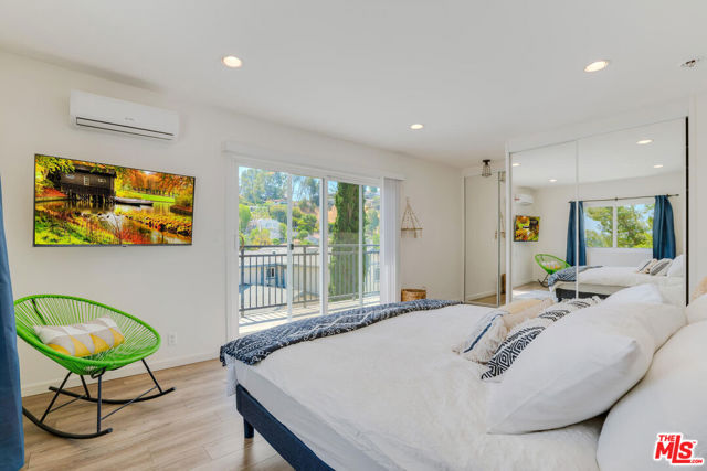 5343 TENDILLA Avenue, Woodland Hills CA: https://media.crmls.org/mediaz/85c7754b-4d07-4f8e-908a-d3832aeee871.jpg