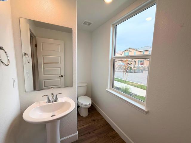 10349 Baldy Dr, Stockton CA: https://media.crmls.org/mediaz/85c778f6-7401-45ca-a189-16e7173babe0.jpg