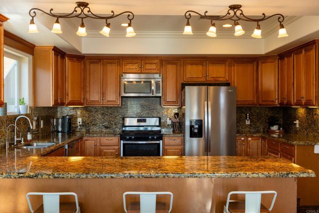 Detail Gallery Image 11 of 46 For 1657 Coronado Ave, Spring Valley,  CA 91977 - 5 Beds | 3/1 Baths