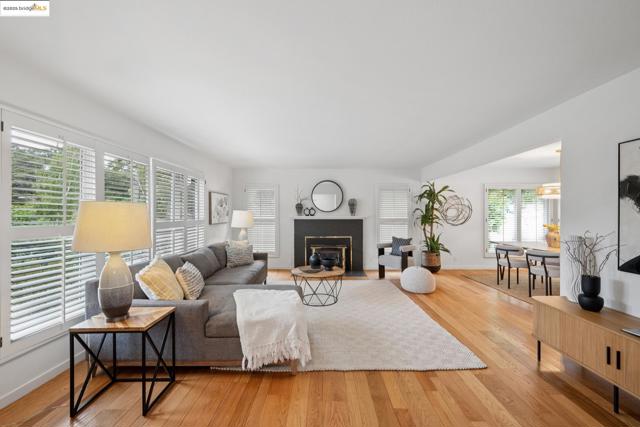 6141 Broadway Ter, Oakland CA: https://media.crmls.org/mediaz/85c7c3f5-11c7-41ec-bbb7-f70213a48772.jpg