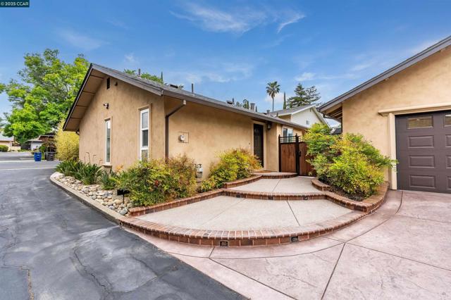 5588 Gonzalez Ct, Concord CA: https://media.crmls.org/mediaz/85c7cd07-91ce-4b23-a3cf-45ed4d70e0e1.jpg