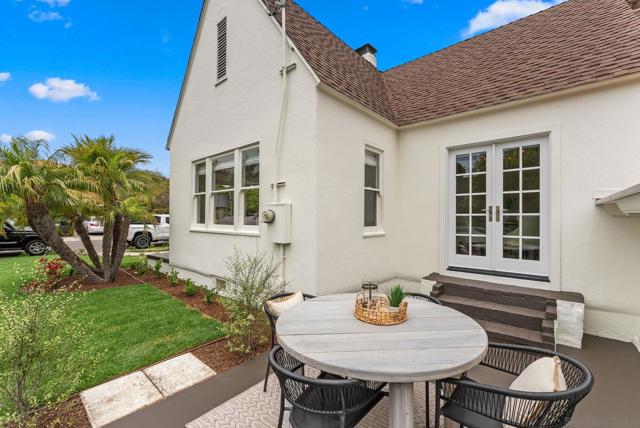 503 Rosemont St, La Jolla CA: https://media.crmls.org/mediaz/85c81790-cfe3-4141-8c54-df9c1aaa4d8a.jpg
