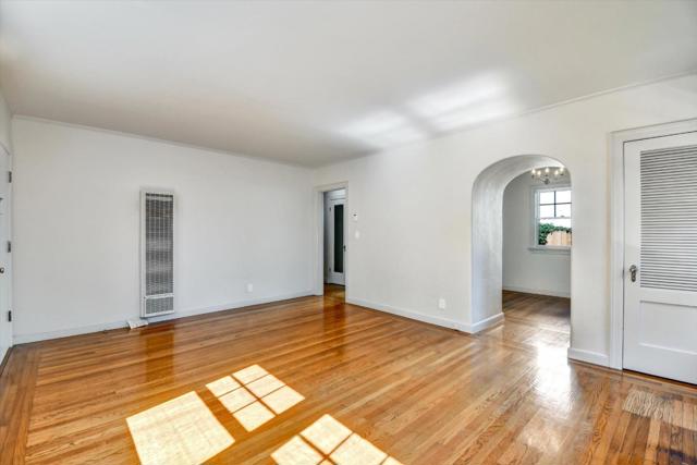 1137 Capuchino Avenue, Burlingame CA: https://media.crmls.org/mediaz/85c86d4c-ff67-4233-8170-bce40fe7b60b.jpg