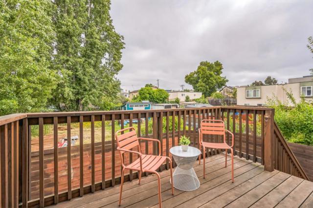 696 29th Street, Oakland CA: https://media.crmls.org/mediaz/85c8af38-3071-4acf-8c47-f8b56cd539c5.jpg