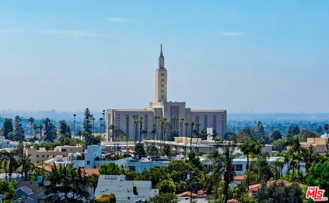 10724 Wilshire Boulevard, Los Angeles CA: https://media.crmls.org/mediaz/85c8bc28-31e7-4c6c-9342-89d07213016a.jpg