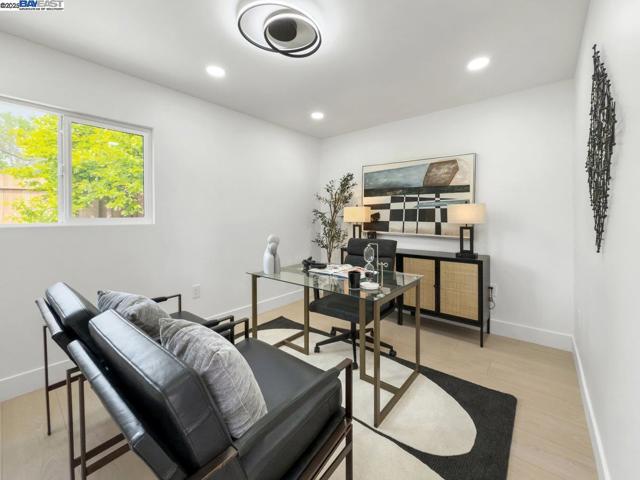 450 Lancaster Way, Redwood City CA: https://media.crmls.org/mediaz/85c9a959-9fc4-48ca-9160-d6528313904a.jpg