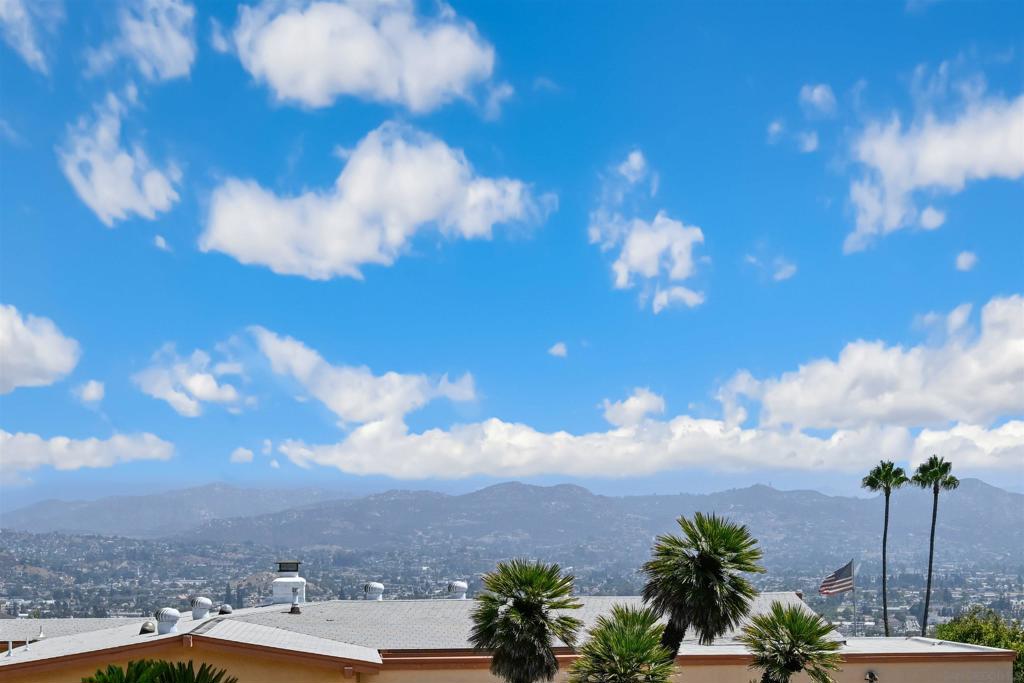 https://media.crmls.org/mediaz/85c9aac7-fb07-4d7d-9565-1eb47e87944a.jpg?preset=X-Large