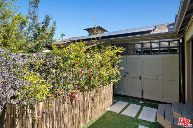 2299 Beverwil Drive, Los Angeles CA: https://media.crmls.org/mediaz/85c9bef8-8de8-4437-a61c-c17327a2741f.jpg