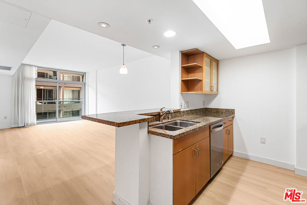 13700 Marina Pointe Drive #421