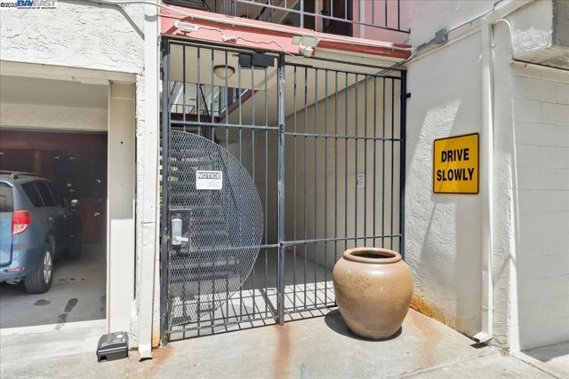 2133 Santa Clara Ave, Alameda CA: https://media.crmls.org/mediaz/85ca38d8-e90d-4e84-a28d-27ec1485cdaf.jpg