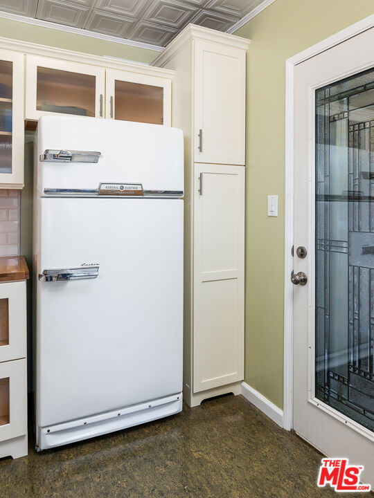1355 Columbia Drive, Glendale CA: https://media.crmls.org/mediaz/85ca3c60-d21b-4970-b9f4-599ec9836108.jpg