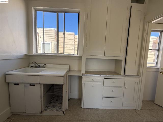 3999 Clarke, Oakland CA: https://media.crmls.org/mediaz/85cac173-3dc0-44f2-9cbf-0adcec8148e4.jpg