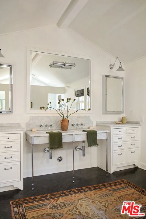 3949 Dixie Canyon Avenue, Sherman Oaks CA: https://media.crmls.org/mediaz/85caf0ee-85ba-4a1d-80ee-8eeb8abef7a9.jpg