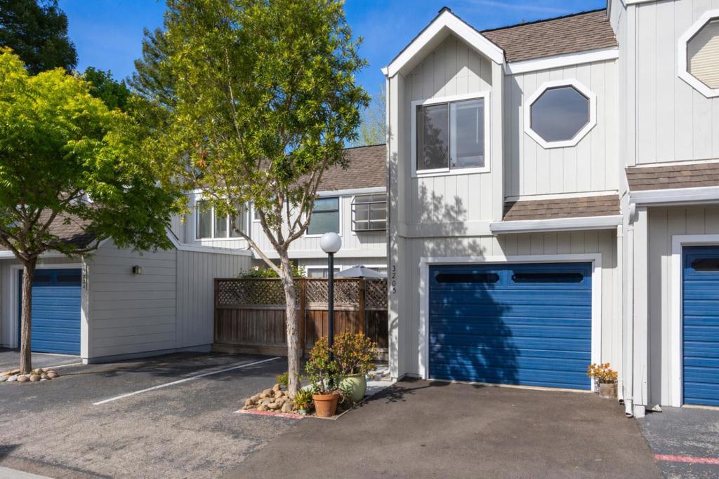 3205 Stockbridge Lane