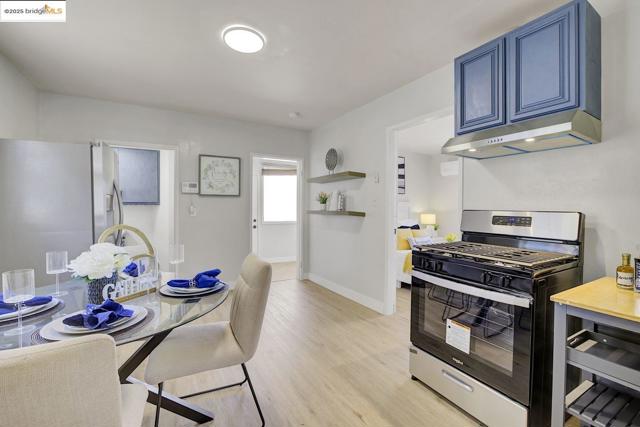 319 S 37Th St, Richmond CA: https://media.crmls.org/mediaz/85cb8e3b-02d1-49fb-84e6-d86e76382fe3.jpg