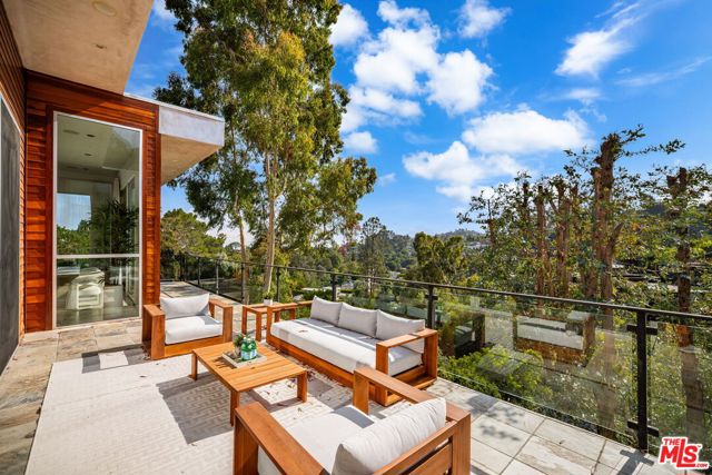 933 Bluegrass Lane, Los Angeles CA: https://media.crmls.org/mediaz/85cbda09-5f14-4a8a-8fa9-33f27457c2b4.jpg