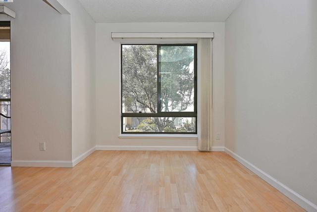 320 N Civic Dr, Walnut Creek CA: https://media.crmls.org/mediaz/85cbf6c8-27dc-4769-8fa4-e9b8fcde2cda.jpg