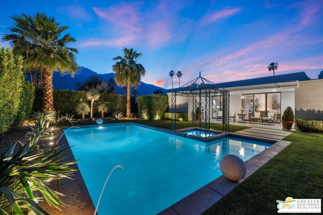 1860 Via Isla, Palm Springs CA: https://media.crmls.org/mediaz/85cbfe64-b537-483b-933f-6605ee957c71.jpg