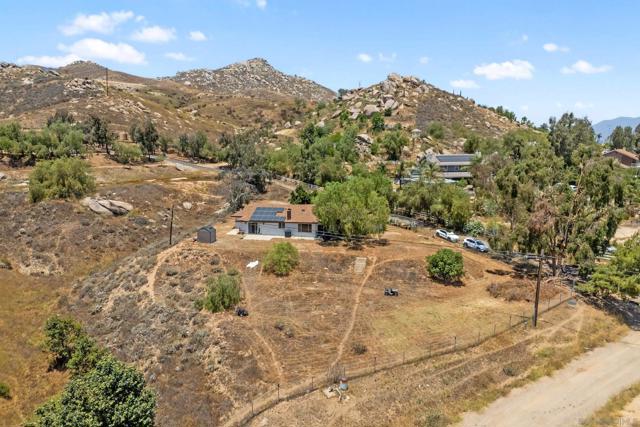 9231 Gawn Trl, Moreno Valley CA: https://media.crmls.org/mediaz/85cc0dac-7529-4460-811c-918b8bafe86f.jpg