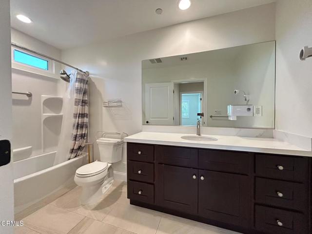 2339 Park Avenue, Montrose CA: https://media.crmls.org/mediaz/85cc3824-1e00-4677-bae6-615194056033.jpg