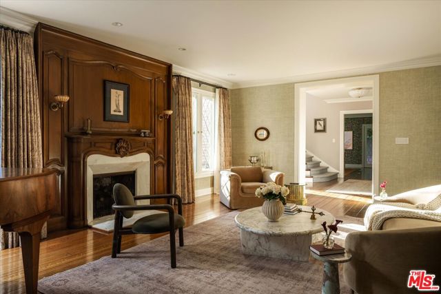 322 Lorraine Boulevard, Los Angeles CA: https://media.crmls.org/mediaz/85cc5551-1600-420c-ae32-c512b05b9cf5.jpg