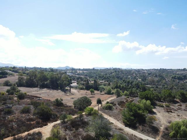 77 Jeffrey Heights Rd, Valley Center CA: https://media.crmls.org/mediaz/85cc66c8-a720-45eb-9752-ebad155059e7.jpg