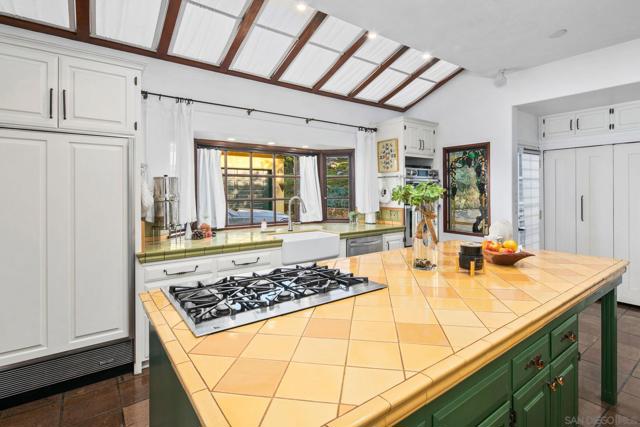 1115 S Mollison Ave, El Cajon CA: https://media.crmls.org/mediaz/85cc968d-f856-4844-b112-4ba9e1cdaa85.jpg