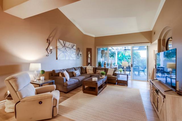 375 Camino Bailen, Escondido CA: https://media.crmls.org/mediaz/85cce09d-244a-4498-b846-155ff4494455.jpg