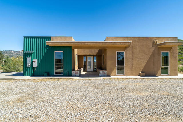 28990 Bonita Vista Road, Mountain Center CA: https://media.crmls.org/mediaz/85cd1b62-a569-4b7c-8608-e71c0581039c.jpg