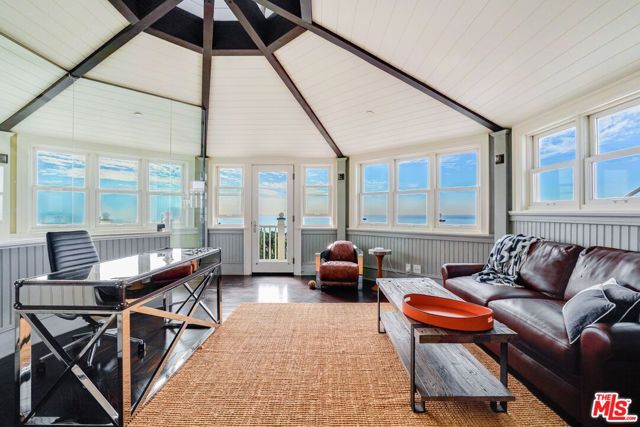 6277 Sea Star Drive, Malibu CA: https://media.crmls.org/mediaz/85cddf66-78ec-430c-b776-da473ffe4fac.jpg