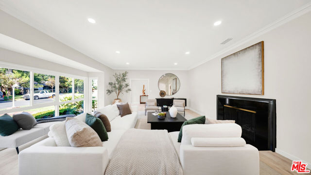 6900 Chisholm Avenue, Lake Balboa CA: https://media.crmls.org/mediaz/85ce373d-18f5-4ff9-b09a-e4bd09ab624b.jpg