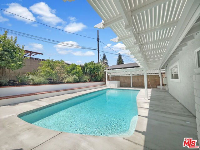 10011 Odessa Avenue, North Hills CA: https://media.crmls.org/mediaz/85cea45d-68a0-49f9-8561-e09b4220c86c.jpg
