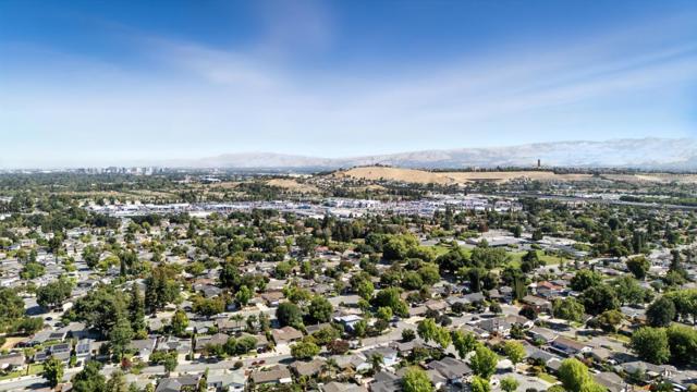 4189 Glenmont Drive, San Jose CA: https://media.crmls.org/mediaz/85ced077-af4a-4737-b7ca-3b046bf2c878.jpg
