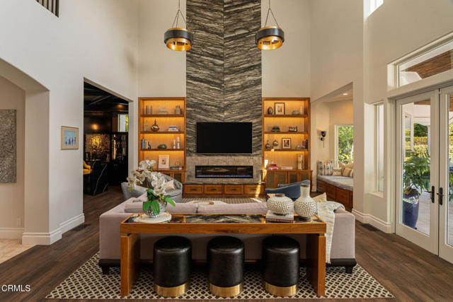 1069 Corte Barroso, Camarillo CA: https://media.crmls.org/mediaz/85cf2302-1ede-4cb1-8646-06116fc131ef.jpg