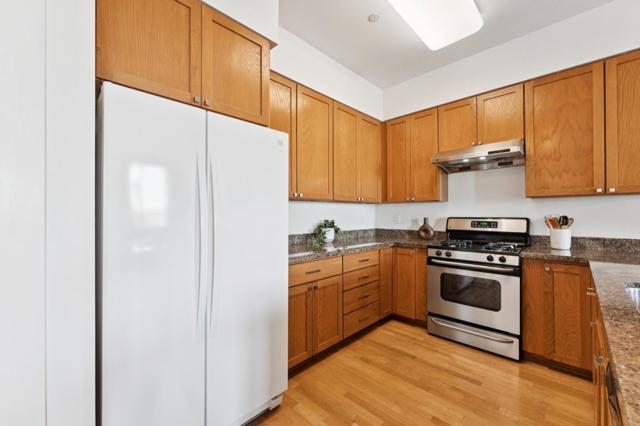 1020 Jackson Street, Oakland CA: https://media.crmls.org/mediaz/85d01cc7-5f23-4ace-b4c3-7be9bbb243a3.jpg
