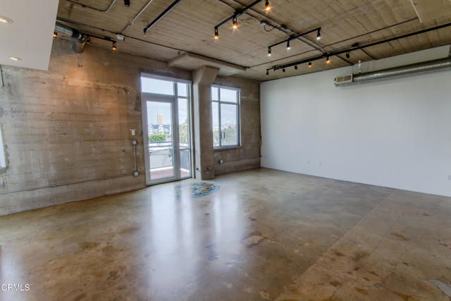 825 E 4th Street, Los Angeles CA: https://media.crmls.org/mediaz/85d0ea70-3956-454c-b09a-c78c1f6c1b06.jpg