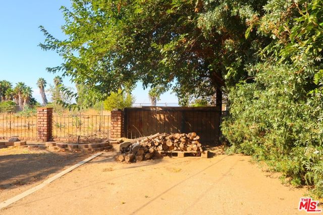 16065 Porter Avenue, Riverside CA: https://media.crmls.org/mediaz/85d0eb70-2122-4ee9-af0c-75d2c04f6175.jpg