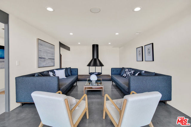 9892 BEVERLY GROVE Drive, Beverly Hills CA: https://media.crmls.org/mediaz/85d16d05-ac09-4438-9b1b-e51e2fb0b342.jpg