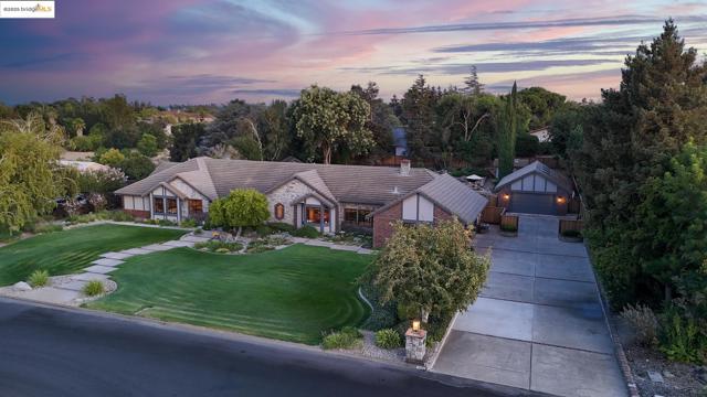 2960 Almondwood Pl, Oakley CA: https://media.crmls.org/mediaz/85d1b878-10eb-4569-8f2d-967b643cfeb7.jpg